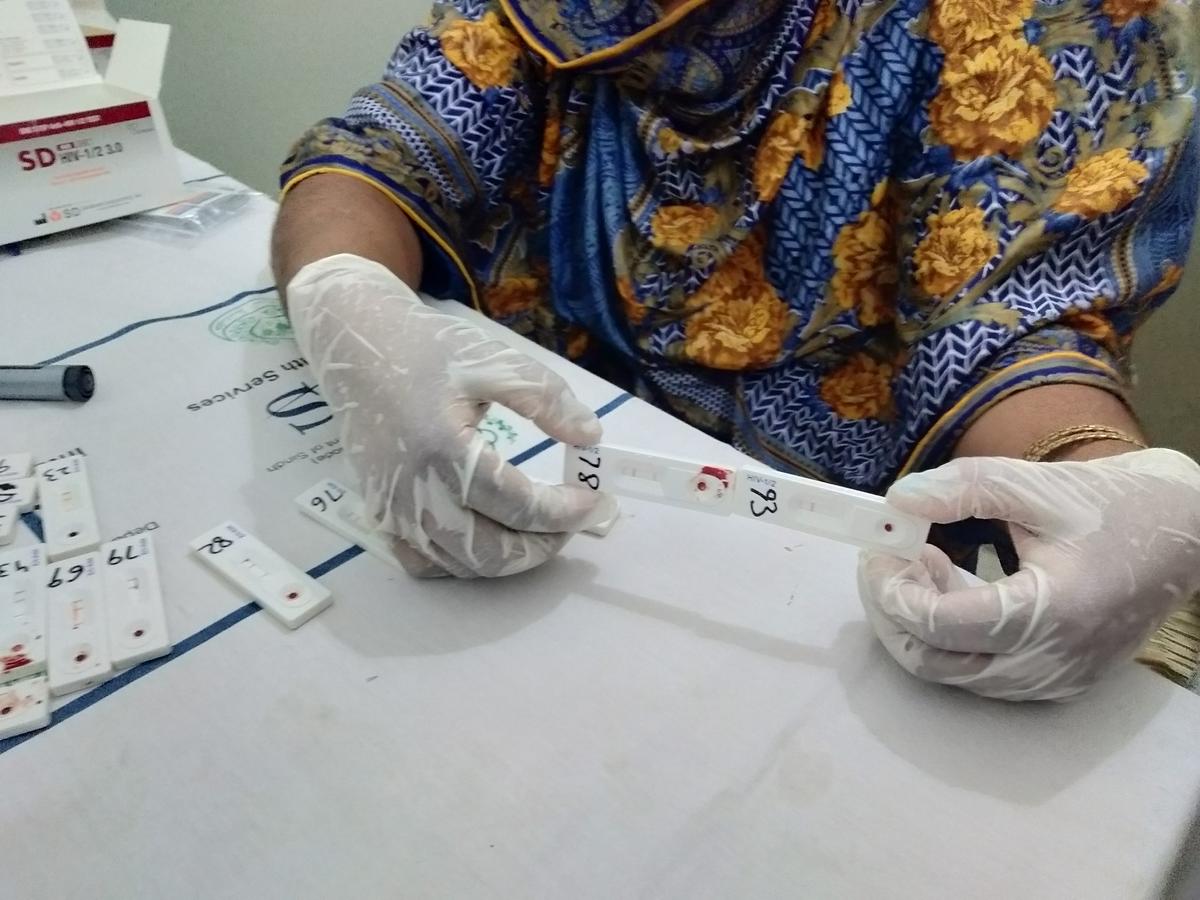 ڈاکٹرز کے مطابق دوا اور احتیاط سے وائرس کو کنٹرول کیا جا سکتا ہے 